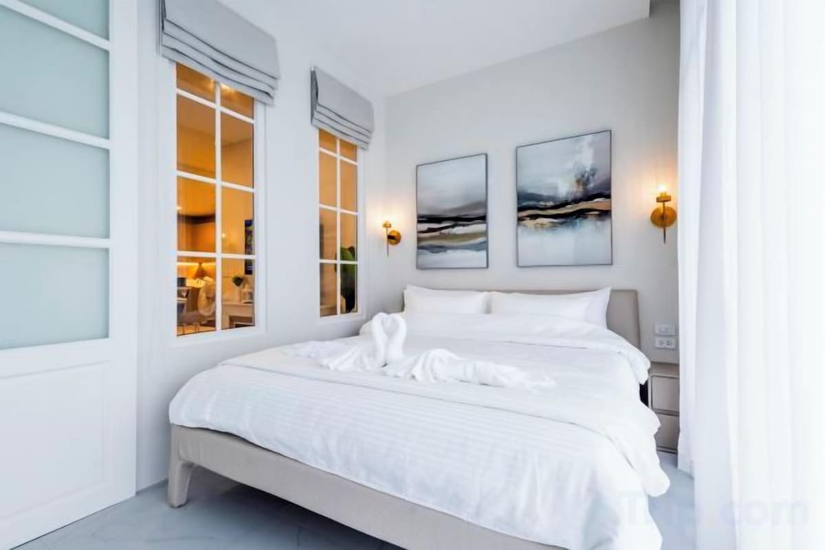In-room safe, blackout drapes, iron/ironing board, WiFi (free)
