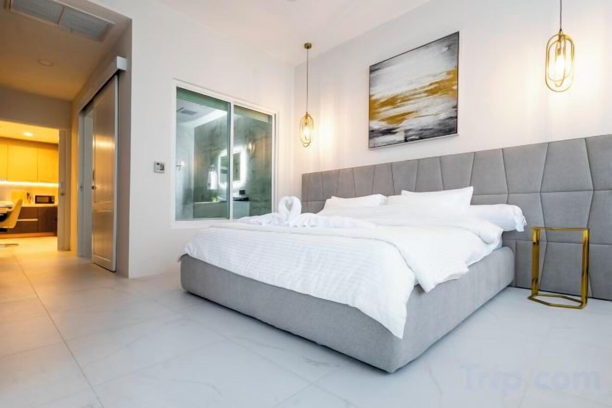 In-room safe, blackout curtains, iron/ironing board, free WiFi