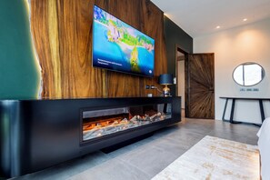 Penthouse, 3 Bedrooms | In-room safe, blackout curtains, iron/ironing board, free WiFi - Karon Beach Residence (Karon)