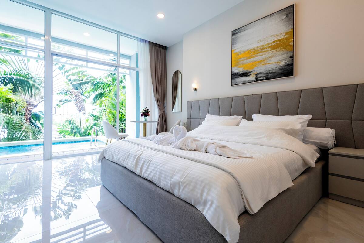 Superior appartement, 2 slaapkamers, privézwembad | Een kluis op de kamer, verduisterende gordijnen