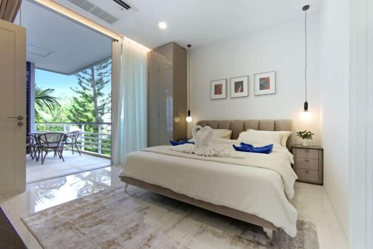 In-room safe, blackout drapes, iron/ironing board, free WiFi