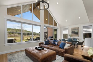 Smart TV, lareira, escritórios