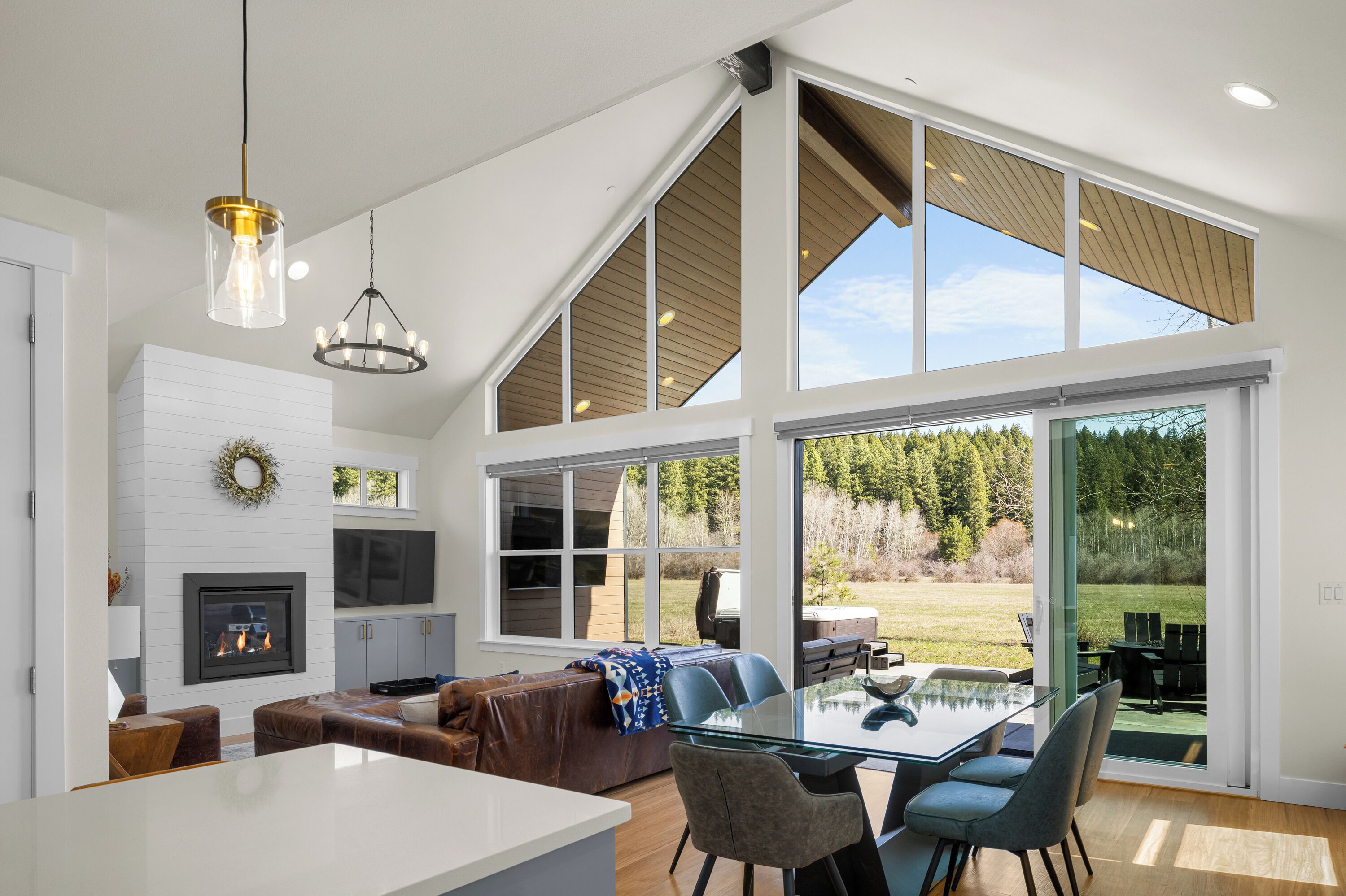 Smart TV, fireplace, offices