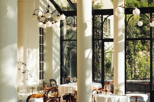 Petit déjeuner, déjeuner et dîner servis sur place