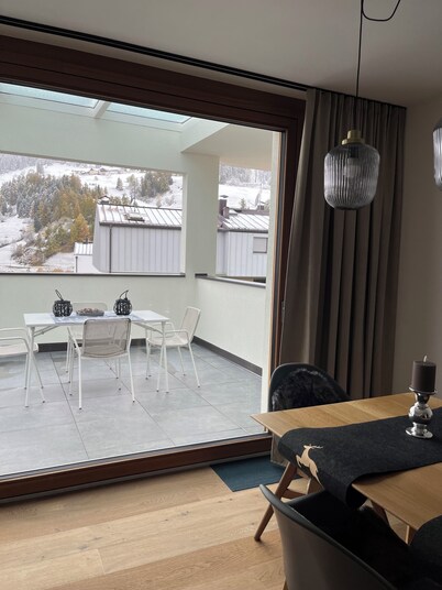 Cozy apartment with large terrace within walking distance to the ski lift