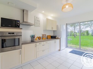 冷蔵庫、電子レンジ、オーブン、食器洗い機