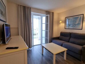 TV - T2 Apartment for 4 with terrace, pets allowed and parking in Arzon (Arzon)