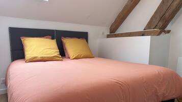 1 bedroom, free WiFi, bed sheets