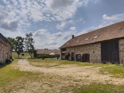 Country Escape: Renovated Cottage with Pets Allowed