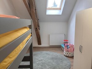 2 bedrooms, free WiFi - Country Escape: Renovated Cottage with Pets Allowed (Saint-Bonnet-de-Four)