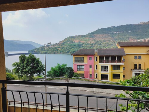 Lakeview 2-bedroom apartment with AC in Lavasa