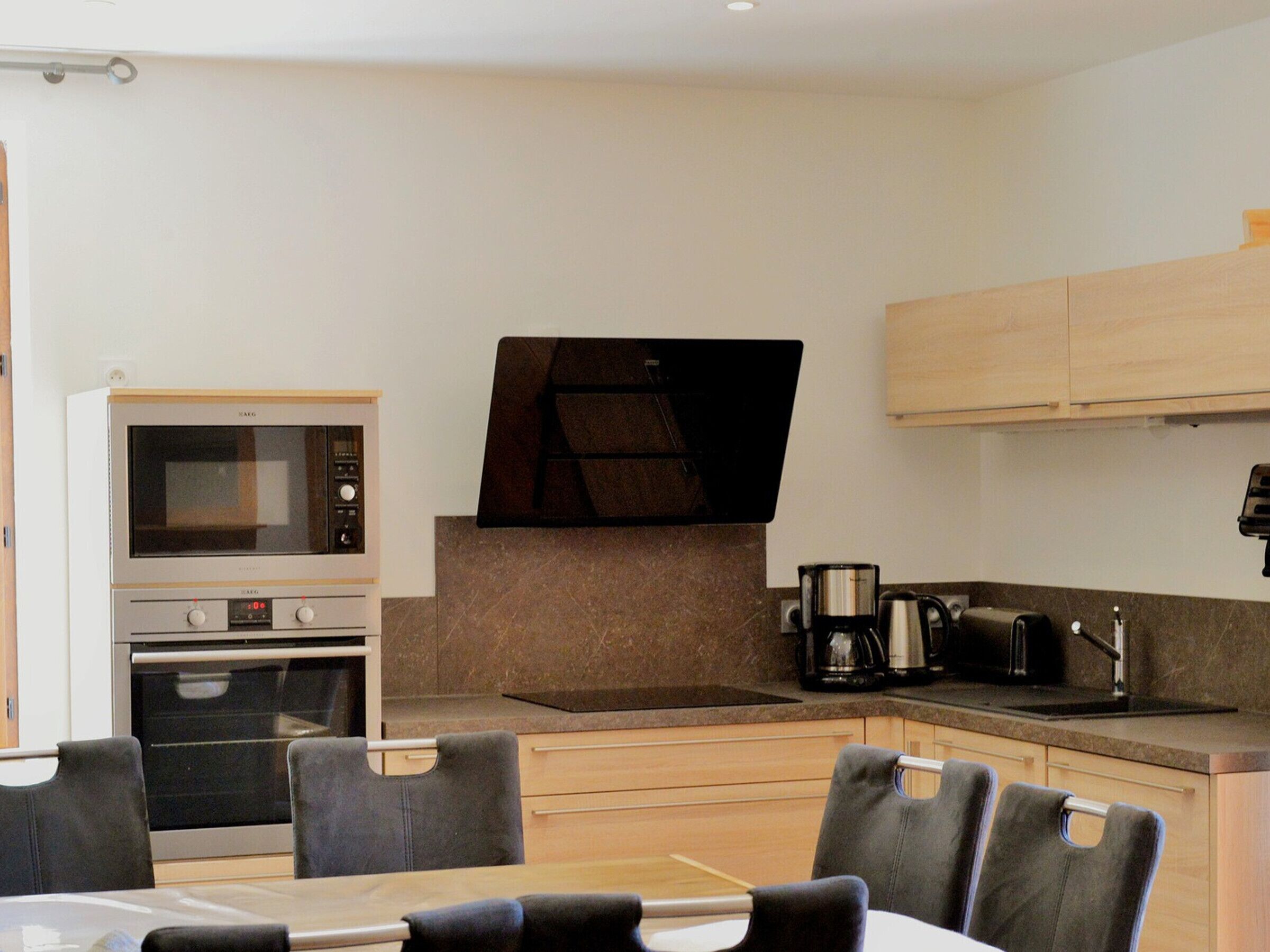 Kühlschrank, Mikrowelle, Geschirrspüler