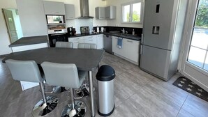 Kaffetrakter/tekoker, kjøleskap, mikrobølgeovn og ovn