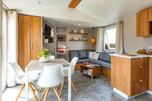 Comfortable mobile home in 3-star campsite, direct access to the sea