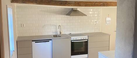 House | Private kitchen | Mini-fridge, microwave, stovetop, highchair