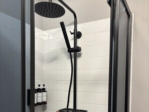 Hårføner og håndklær