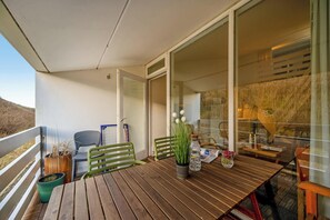 Outdoor dining - Centrally located apartment in Søndervig, renovated in 2025. (Ringkøbing)