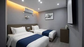 Escritorio, espacio para trabajar con laptop y wifi gratis