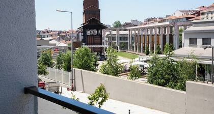 Spacious 3-bedroom apartment with WiFi, AC in charming Istanbul