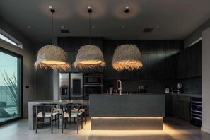 Køleskab, mikrobølgeovn, ovn, kogeplade