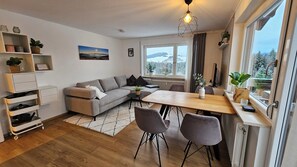 Apartment, 1 Bedroom, Smoking, Balcony | Living room