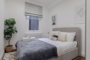 2 chambres, fer et planche à repasser, Wi-Fi, draps fournis