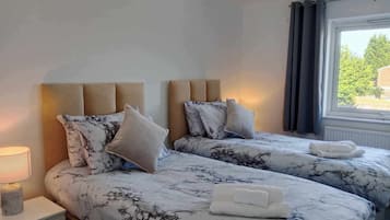 3 bedrooms, iron/ironing board, WiFi, bed sheets