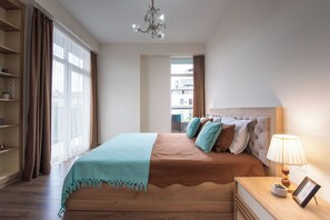 2 soveværelser, skrivebord, strygejern/strygebræt, weekendseng