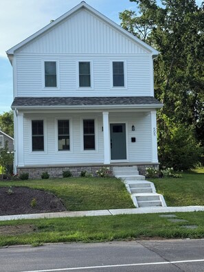 Exterior - New construction 4 BR 4.5 bath less than a mile from Notre Dame and Eddy St (South Bend)
