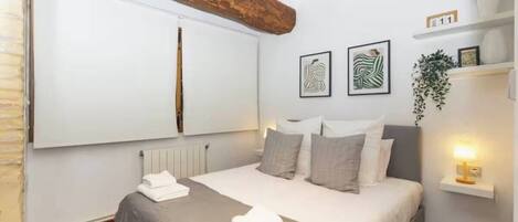 1 chambre, fer et planche à repasser, Wi-Fi, draps fournis