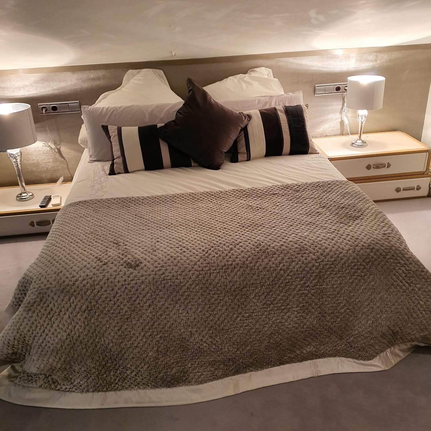 2 bedrooms, in-room safe, iron/ironing board, WiFi