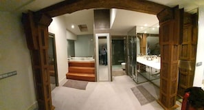 Spa - Luxury duplex in the Town Hall Square. (Pamplona)