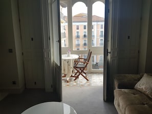 Smart TV, fireplace - Luxury duplex in the Town Hall Square. (Pamplona)