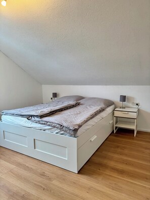 1 bedroom, desk, free WiFi, bed sheets