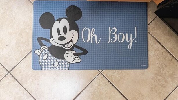 En køkkenmåtte med tegneseriefigur og teksten "Oh Boy!"