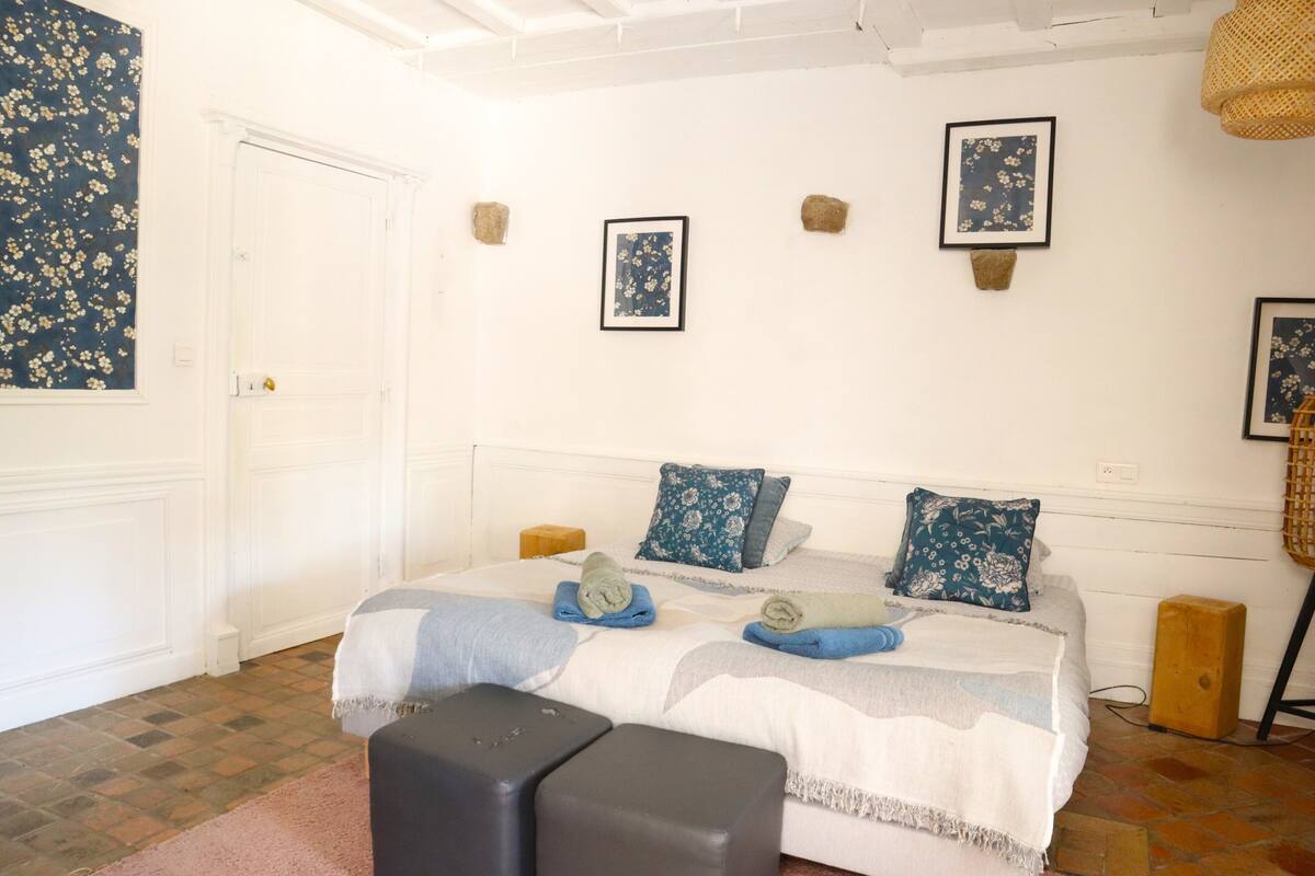 Apartamento familiar, 2 habitaciones, vistas al patio | Cunas gratuitas, wifi gratis, ropa de cama