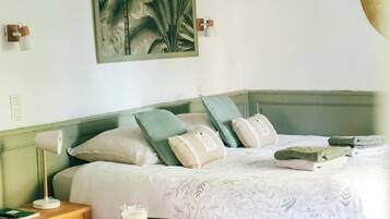 Chambre Supérieure, 1 très grand lit et 1 canapé-lit, vue jardin | Wi-Fi gratuit