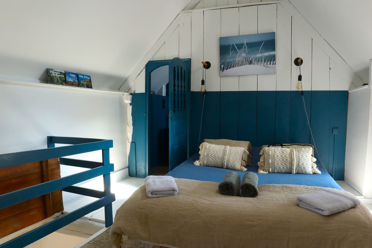 Dúplex Confort, vistas al patio | Cunas gratuitas, wifi gratis, ropa de cama