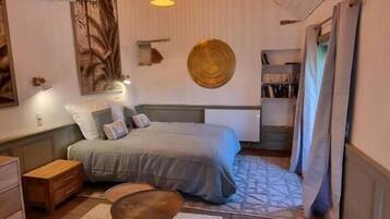 Cunas gratuitas, wifi gratis y ropa de cama