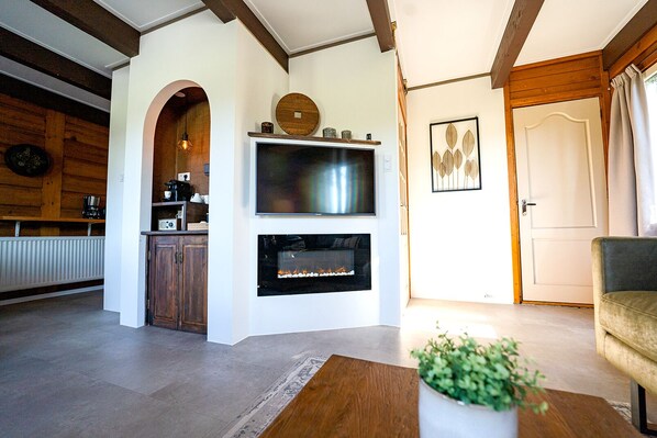 Smart TV, books, stereo