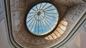 A circular skylight with a radial design, surrounded by ornate architectural details. - Luxurious 6-Bedroom Apartment in a Historic Palazzo with Panoramic Terrace





 (Firenze)