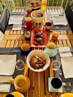 Free daily buffet breakfast