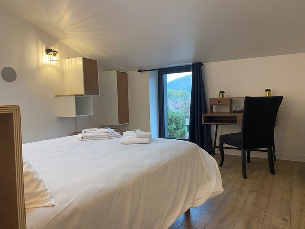 Schallisolierte Zimmer, kostenloses WLAN, Bettwäsche