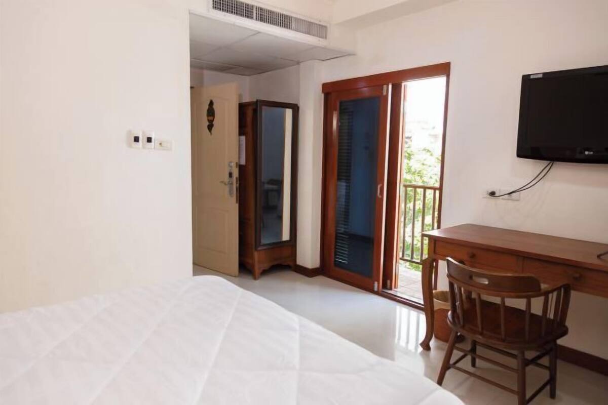 1 bedroom, minibar, in-room safe, blackout curtains