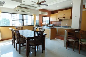 Luxury Penthouse, City View | Private kitchen - UPAR Hotels Silom (Bangkok)