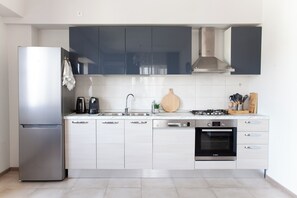 Fridge, microwave, oven, stovetop - GG Home – Stunning 3BR on 16th Floor with Views (T'bilisi)