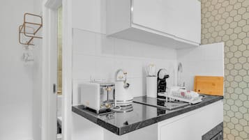 Fridge, microwave, stovetop, coffee/tea maker