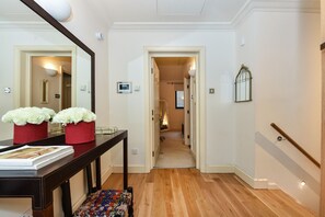 House - Cromwell Style IV - 915pw (London)
