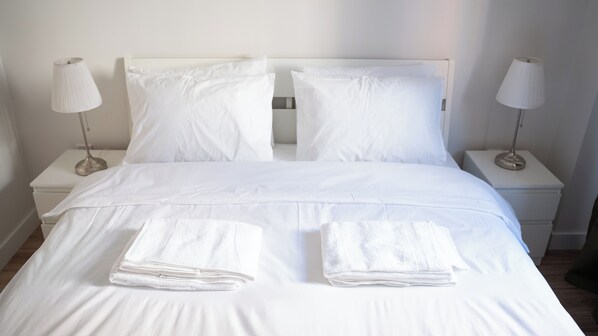 2 bedrooms, in-room safe, desk, iron/ironing board