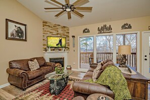 テレビ、暖炉、テレビゲーム